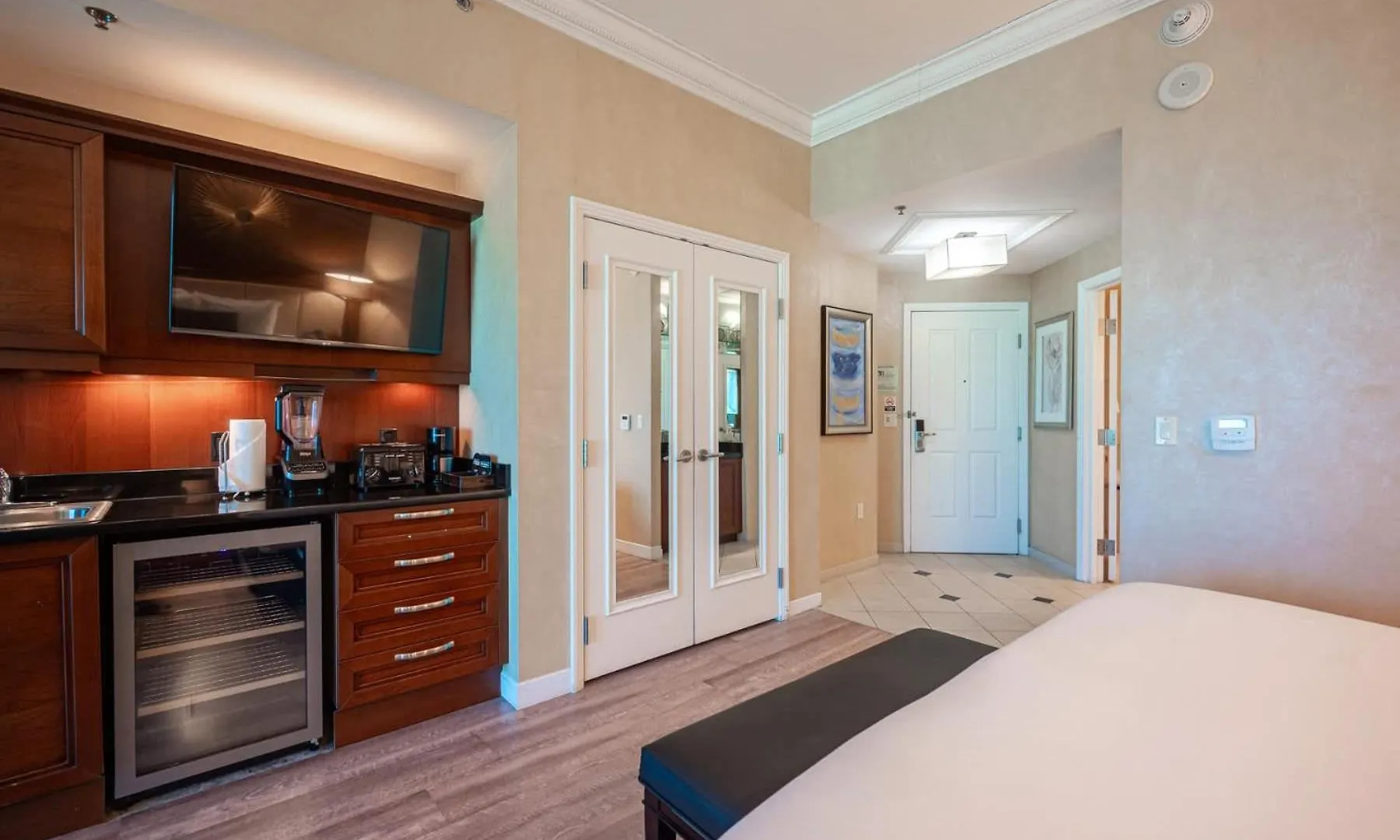 No Resort Fee Strip View Balcony+Free Valet+ Pool Las Vegas